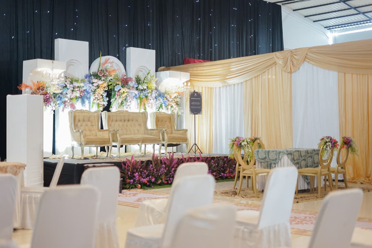 Area pelaminan dan tamu ikhwan